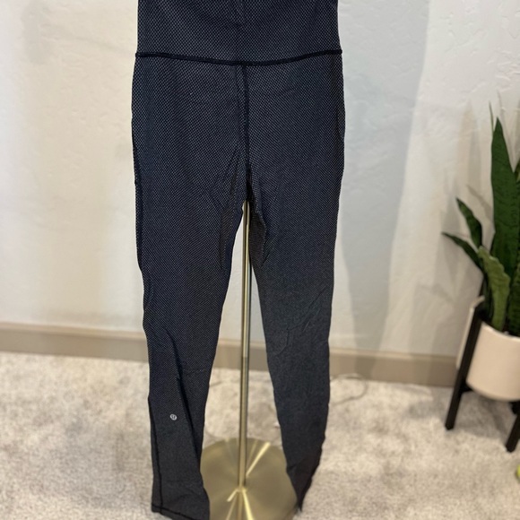 Lululemon Skinny Will Pant | Size 4 | High Rise | Pockets | GREAT Condition - Picture 3 of 6